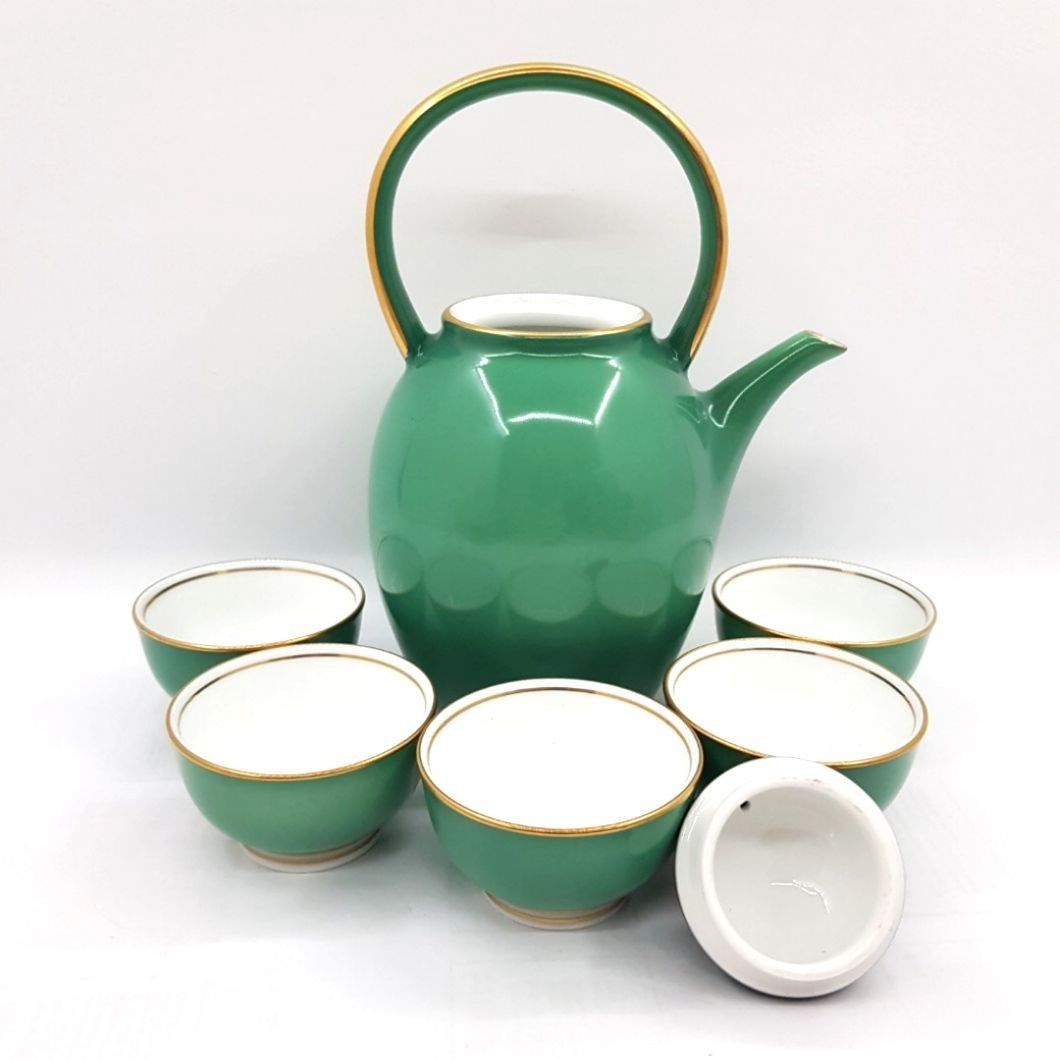 Green tea pot cup set matcha chawan (Category: Coffee & Tea Tableware) located in Imus. Submitted by mostlyvintage (Listing ID 1390879944, Image 3). Description: 🎀 fine china 🎀 🎀 listed price is for the set consisting of one teapot and five cups 🎀 🎀 knob on the lid had been reattached with glue 🎀 🌸For fashion and beauty finds, pls. visit my other Carousell store: https://carousell.app.link/XSuC3F3Gsuba.