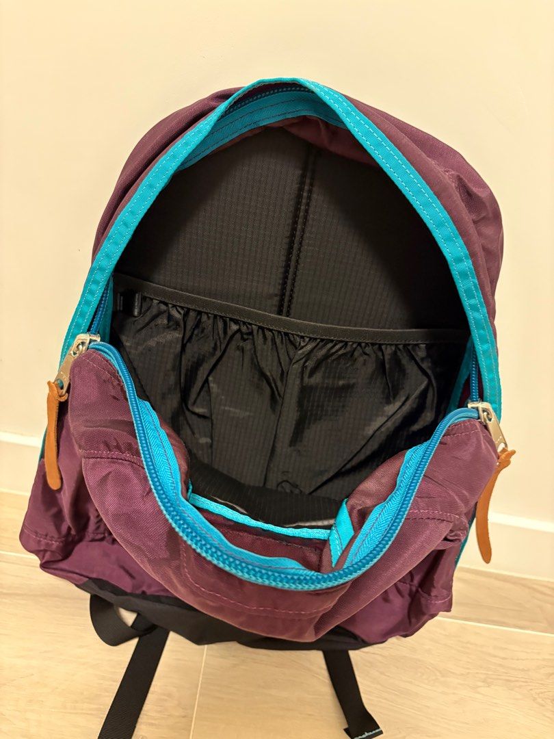 Gregory Backpack （分類：背包）位於 Hong Kong。 由 gwklai 提交（商品編號 1390917162，圖片 2）。簡介： - Deep purple exterior with teal blue trim - Front pocket and main compartment - Black base and straps - Black interior - Gregory logo on front。
