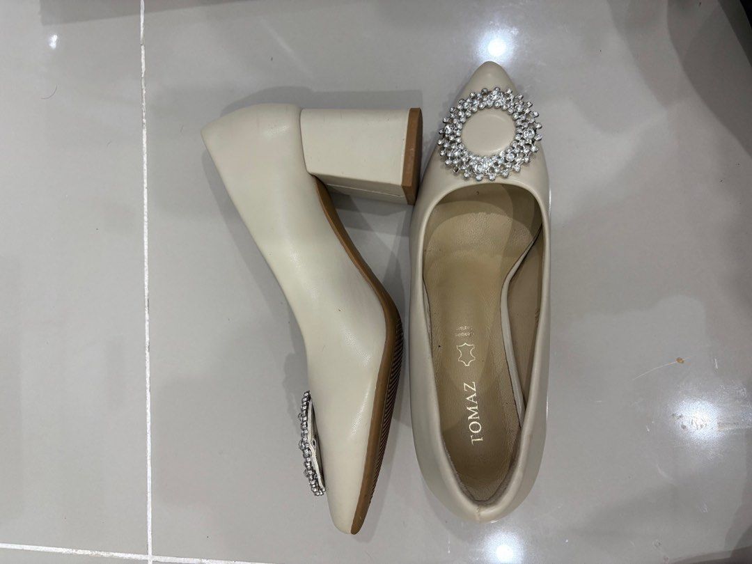 Heels nikah (Category: Heels) located in Kuala Lumpur. Submitted by haesoo12 (Listing ID 1390925708, Image 2). Description: Pakai baru 3kali, Nikah,sanding dan bertandang.