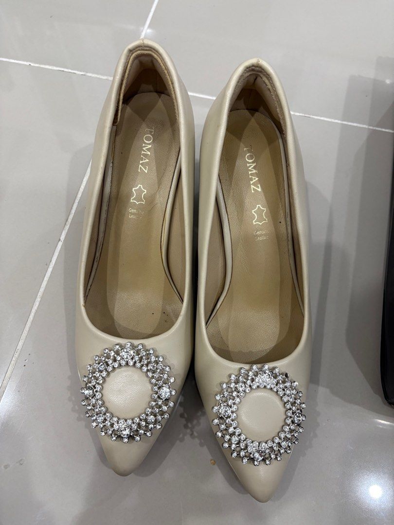 Heels nikah (Category: Heels) located in Kuala Lumpur. Submitted by haesoo12 (Listing ID 1390925708, Image 1). Description: Pakai baru 3kali, Nikah,sanding dan bertandang.