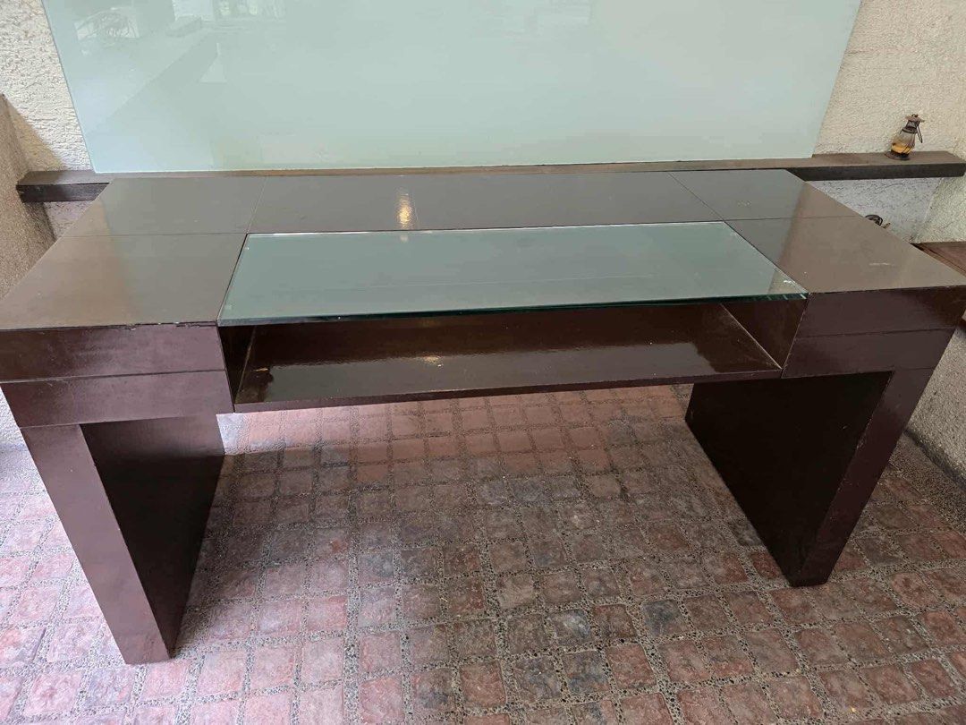 Intercon Hotel - Executive Office Desk Hardwood (Category: Office Furniture & Fixtures) located in Las Pinas. Submitted by bazach (Listing ID 1390954919, Image 1). Description: FOR SALE Elegant Table from InterContinental Hotel Makati Own a rare piece of history from the iconic InterContinental Hotel Makati. This table isn’t just furniture it’s part of Manila’s heritage ✅ Solid and stylish, built to last ✅ Original hotel piece (not replica) ✅ Per