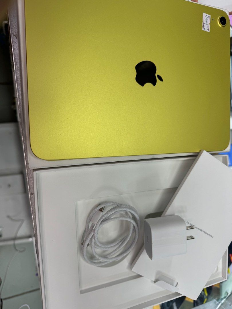 ipad 11 gen 128 (Category: iPad) located in Manila. Submitted by surayahmul40252 (Listing ID 1390940121, Image 3). Description: ipad 11 gen A16 128 wifi pnly.