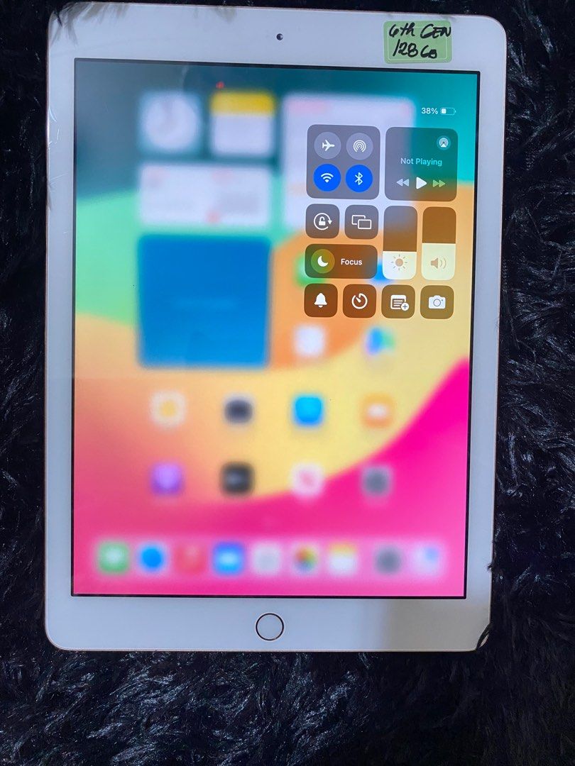 Ipad 6th gen 128Gb (Category: iPad) located in Manila. Submitted by shannaiahz90369 (Listing ID 1390810039, Image 3). Description: Ipad 6thgen 128gb ✅ Good condition (no major scratches/dents) ✅ Battery holds charge well ✅ Smooth performance for browsing, school, work, and entertainment ✅wifi only 📱 Specs: • Storage: [128GB] • Color: [black,white,rosegold ] 💰 Price: [5,500] 📍 Meet-up / Shipping: quiapo manila, LBC if far .
