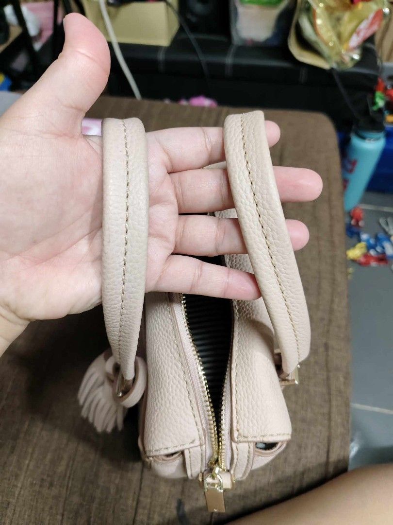 Kate Spade bag (Category: Luxury Bags & Wallets) located in Taguig. Submitted by orange_potion (Listing ID 1390820820, Image 2). Description: selling my Kate spade bag rare design like new.