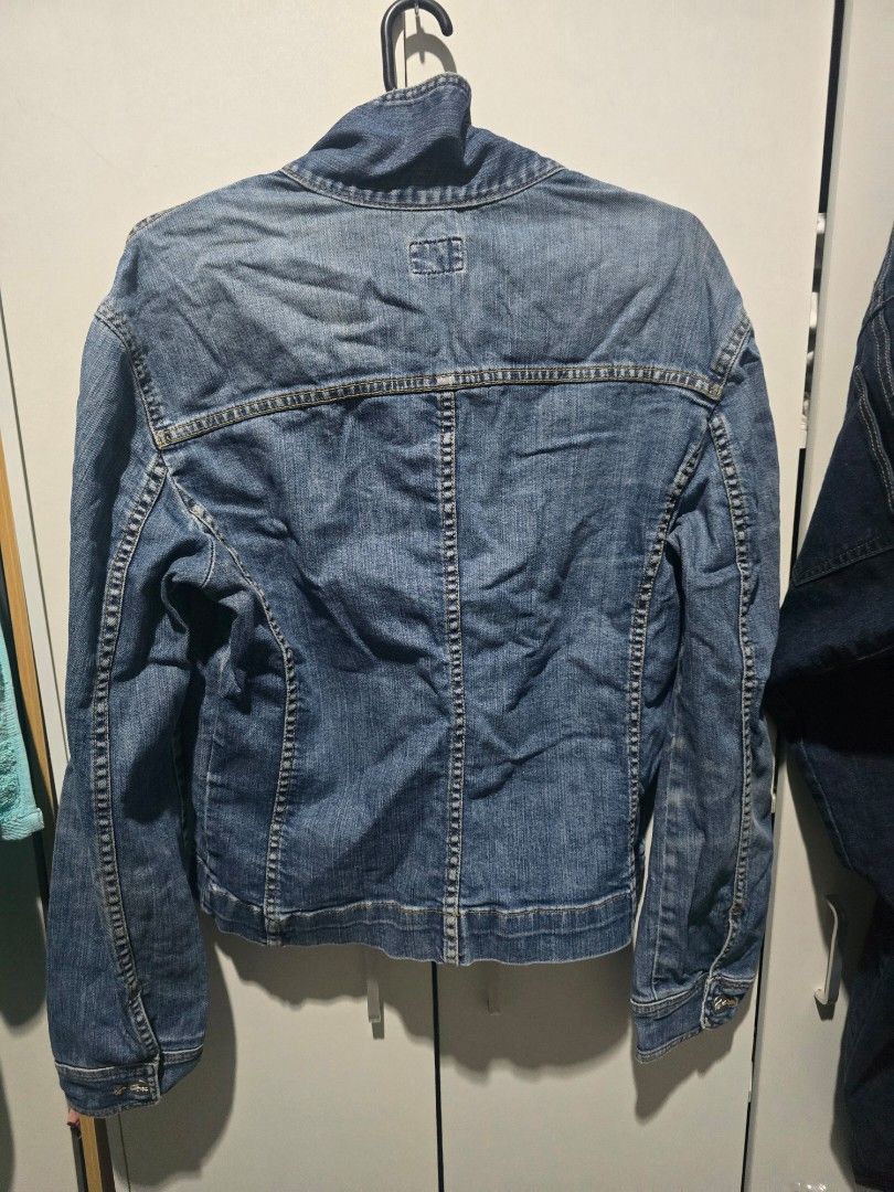 Lacoste maong/denim jacket (Category: Coats, Jackets and Outerwear) located in Davao. Submitted by declutter2161 (Listing ID 1390926118, Image 2). Description: Lacoste maong/denim jacket size 38 medium size.