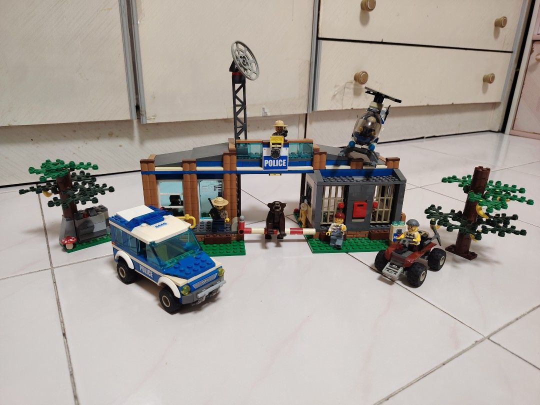 Lego City Forest Police Station Set 4440, Hobbies Toys, Toys