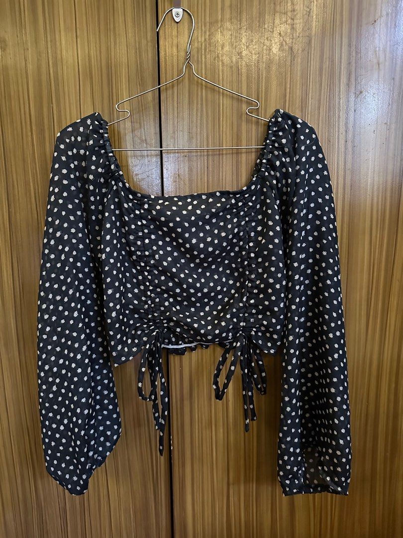 Long sleeves korean black polka dot top (Category: Longsleeves) located in Cainta. Submitted by ree_declutters (Listing ID 1390800973, Image 3). Description: Worn once only Long sleeves polka dot top Model measurements: Height: 5ft Bust: 30inch / 76cm Waist: 25.5inch / 65cm Hips: 33 inch / 84cm.