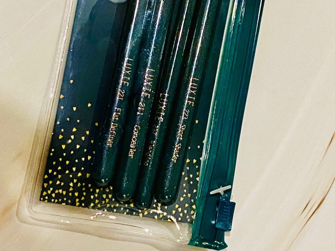 Luxie Enchanted Eyeshadow Eye Brush Set (Category: Makeup) located in Pasay City. Submitted by trendystash (Listing ID 1390935627, Image 3). Description: Luxie Enchanted Eye Set Doll up your eyes using this set of brushes made just for eye-mazing looks. We love that the bristles are incredibly soft but pack a punch. This set includes a concealer brush, flat definer brush, short shader brush, and blending brush. •Includes: 4 brushes - Luxie 221 Fl