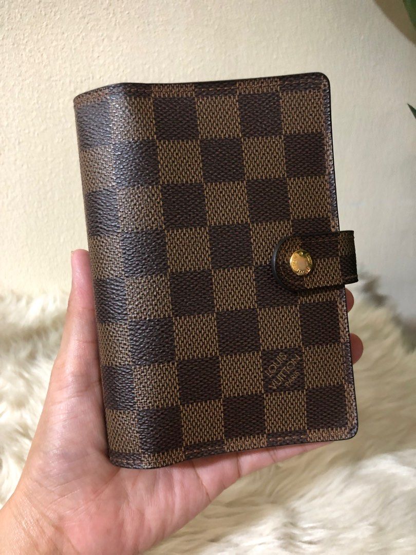 LV DAMIER LV AGENDA (Category: Luxury Bags & Wallets) located in Manila. Submitted by o_authentique (Listing ID 1390794065, Image 2). Description: 💯 % AUTHENTIC LV DAMIER AGENDA • rank A A/B • code CA1026 MOP : AUB / GCASH / PAYMAYA Shipping: J&T / GRAB / LALAMOVE DISCLAIMER: O’Authentique is not affiliated with any brands posted nor intended to infringe copyright.