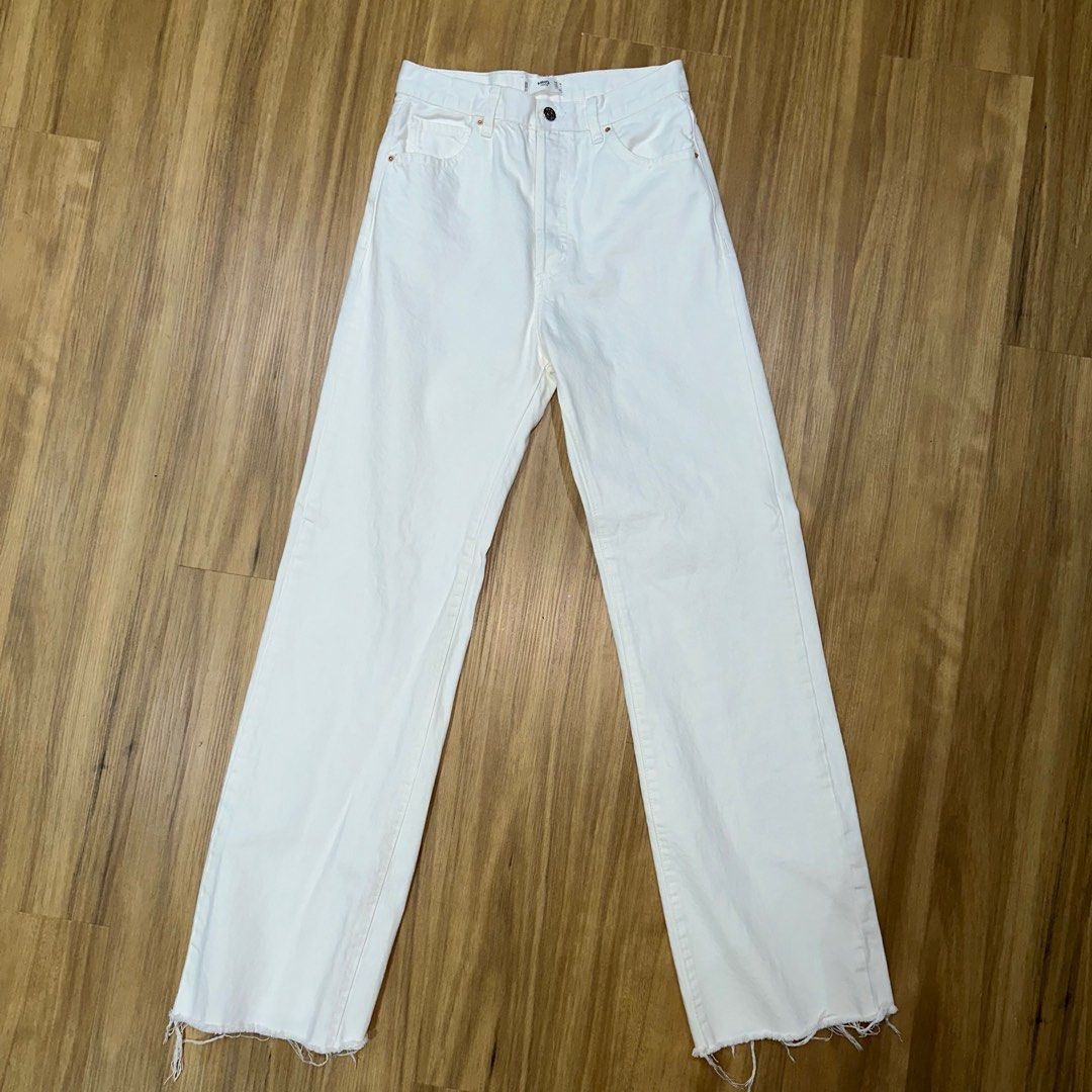 mango white high rise wide leg jeans (Category: Jeans) located in Tarlac. Submitted by michaelaspreloved__ (Listing ID 1390919952, Image 1). Description: worn twice only 🤍 bought for 1895!.