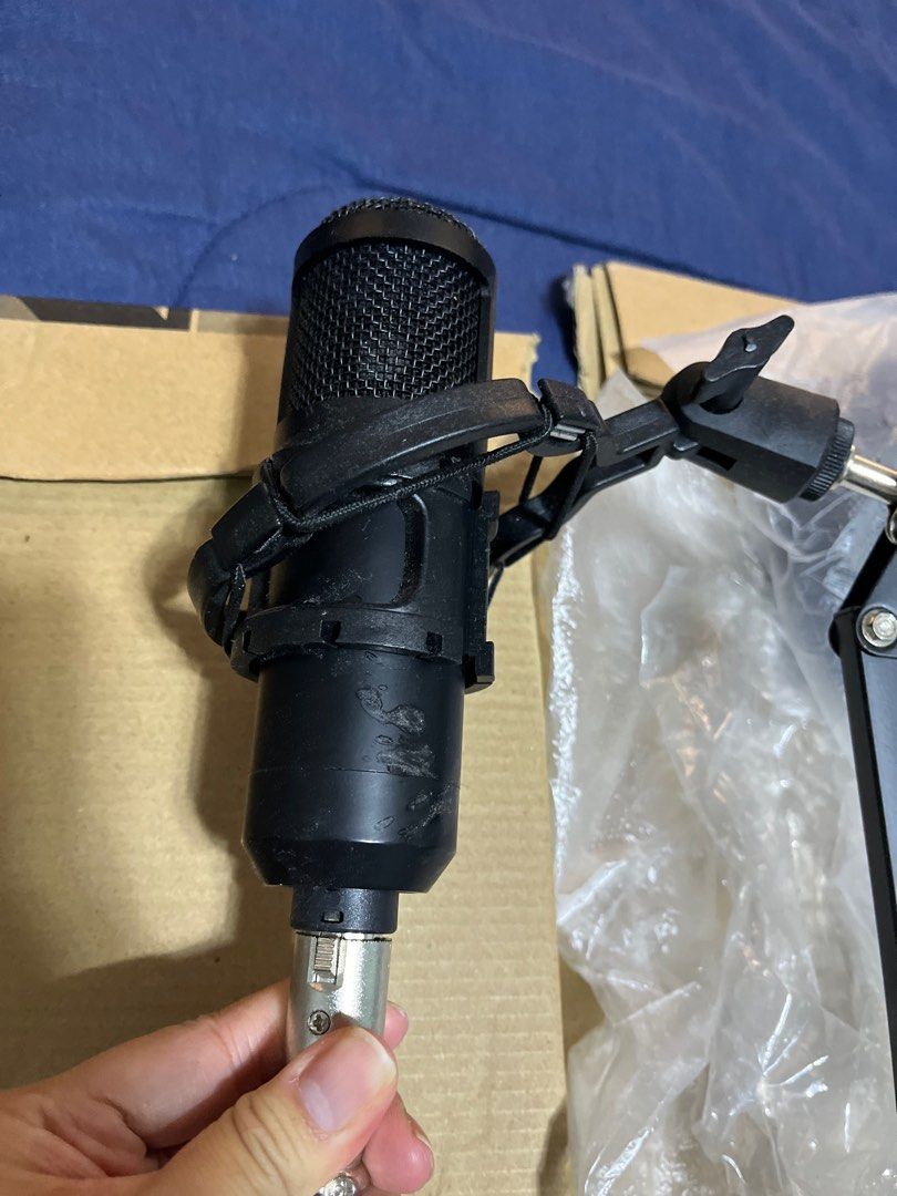 MICROPHONE SET UP (Category: Microphones) located in Quezon City. Submitted by RL_itemsforsale (Listing ID 1390800527, Image 1). Description: RFS: No longer used. i dont do live streams anymore The microphone acoustic filter were never used. The foam of the microphone was removed and not available anymore. Inclusions -microphone -microphone cord -adjustable mic stand -acoustic filter -medyo gutay gutay na yung box 🫣 *im not sure if i still have 