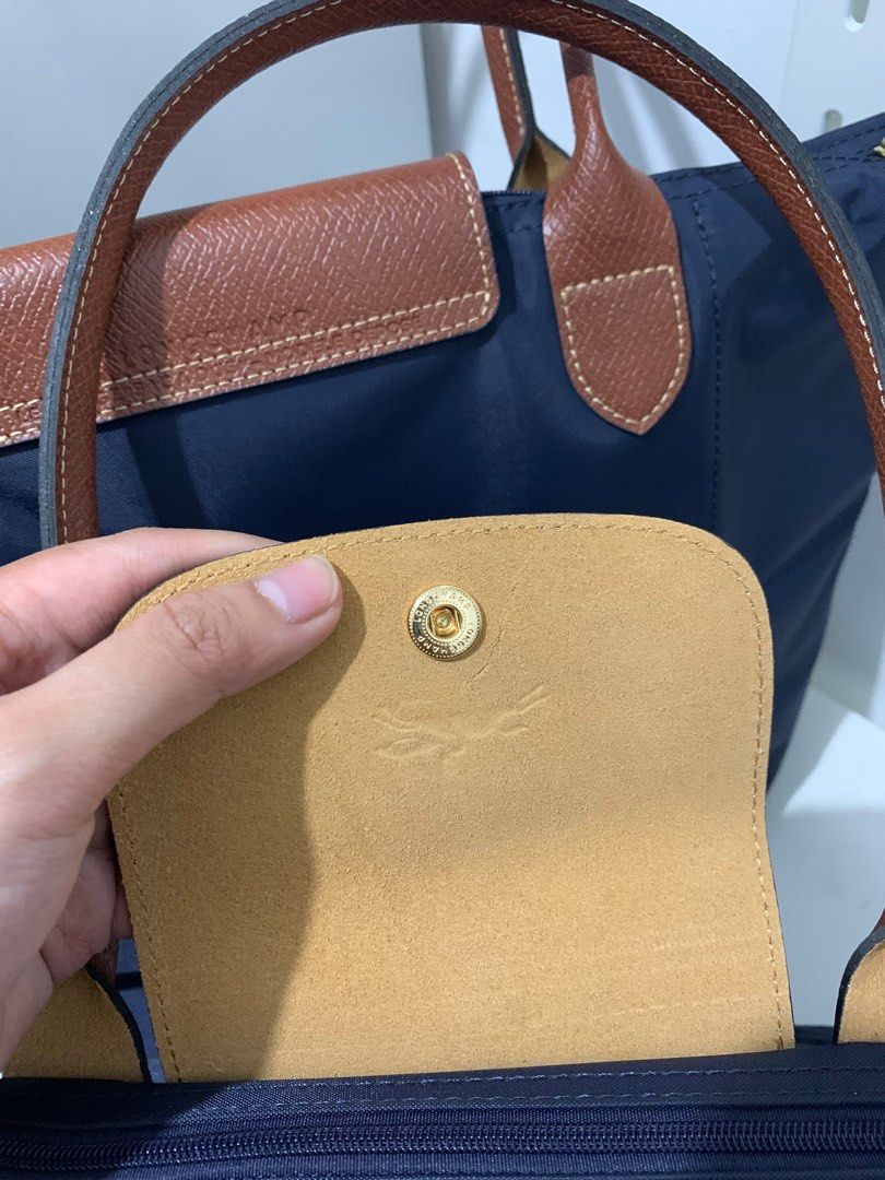 Navy Longchamp Le Pliage Long Handle Medium (Category: Luxury Bags & Wallets) located in Manila. Submitted by _girlfinds (Listing ID 1390901420, Image 3). Description: 👜 LONGCHAMP LE PLIAGE – MEDIUM Elevate your everyday with this timeless and versatile tote. Perfect for work, school, or travel, it combines Parisian elegance with Japanese-sourced quality. ✨ Authentic & Premium – Directly sourced from Japan. Self-authenticate via detailed, actual