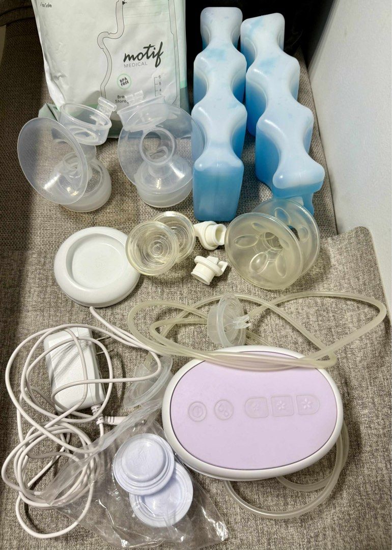 PHILIPS AVENT DOUBLE ELECTRIC BREAST PUMP (Category: Breastfeeding & Bottle Feeding) located in Quezon City. Submitted by frederickf73490 (Listing ID 1390813980, Image 3). Description: Philips Avent Double Electric Breastpump Used - Normal signs of usage Complete inclusions Free 90pcs milk storage bag and Ice packs .