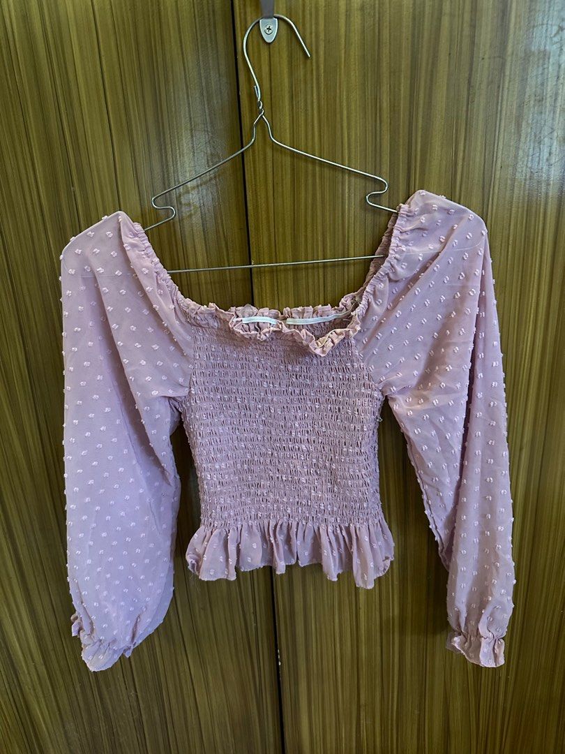 Pink bangkok top long sleeves (Category: Longsleeves) located in Cainta. Submitted by ree_declutters (Listing ID 1390806725, Image 3). Description: Used once only Bangkok style textured top Model measurements: Height: 5ft Bust: 30inch / 76cm Waist: 25.5inch / 65cm Hips: 33 inch / 84cm *model has a short torso.