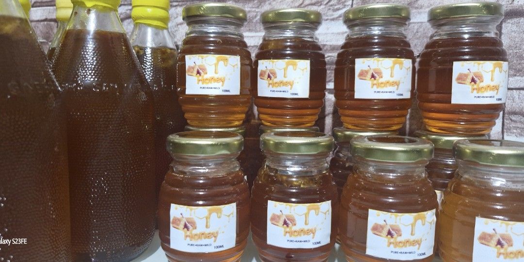 🐝💯Raw and Wild honey🍯🐝 (Category: Fresh Produce) located in Mandaluyong City. Submitted by Cel_EB23 (Listing ID 1390873340, Image 2). Description: 🐝💯% PURONG PULOT PUKYUTAN|Raw and wild honey🐝 🐝 Pukyutan po ito hindi ligwan di kami nkuha ng ligwan. 🐝 Puhag mula sa bundok(Camarines Norte), hindi po sa alaga, mas masustansya po ang galing sa bundok kasi walang pakain na asukal at mas maraming nkukuhanang bulaklak. 🐝 Hindi sinala kaya po i