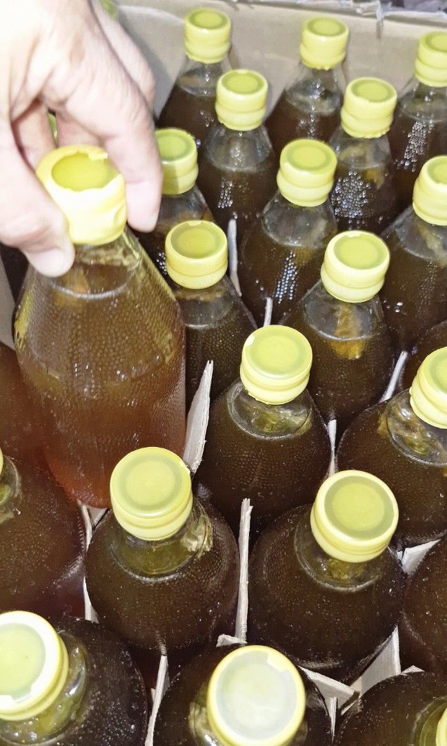 🐝💯Raw and Wild honey🍯🐝 (Category: Fresh Produce) located in Mandaluyong City. Submitted by Cel_EB23 (Listing ID 1390873340, Image 1). Description: 🐝💯% PURONG PULOT PUKYUTAN|Raw and wild honey🐝 🐝 Pukyutan po ito hindi ligwan di kami nkuha ng ligwan. 🐝 Puhag mula sa bundok(Camarines Norte), hindi po sa alaga, mas masustansya po ang galing sa bundok kasi walang pakain na asukal at mas maraming nkukuhanang bulaklak. 🐝 Hindi sinala kaya po i