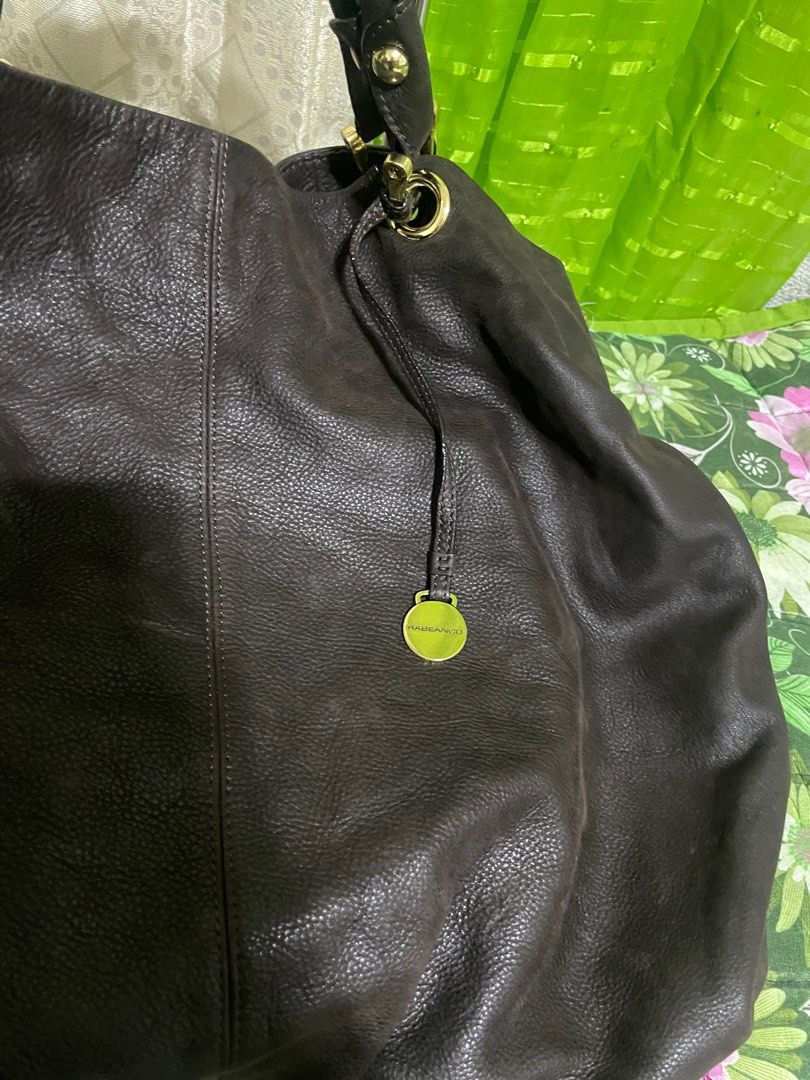 Rabeanco 2 way (Category: Luxury Bags & Wallets) located in Pasay City. Submitted by thethriftshopbyme (Listing ID 1390792197, Image 2). Description: Ukay source Genuine leather Gold hardware Gandaaa pa neto XL can fit laptop.