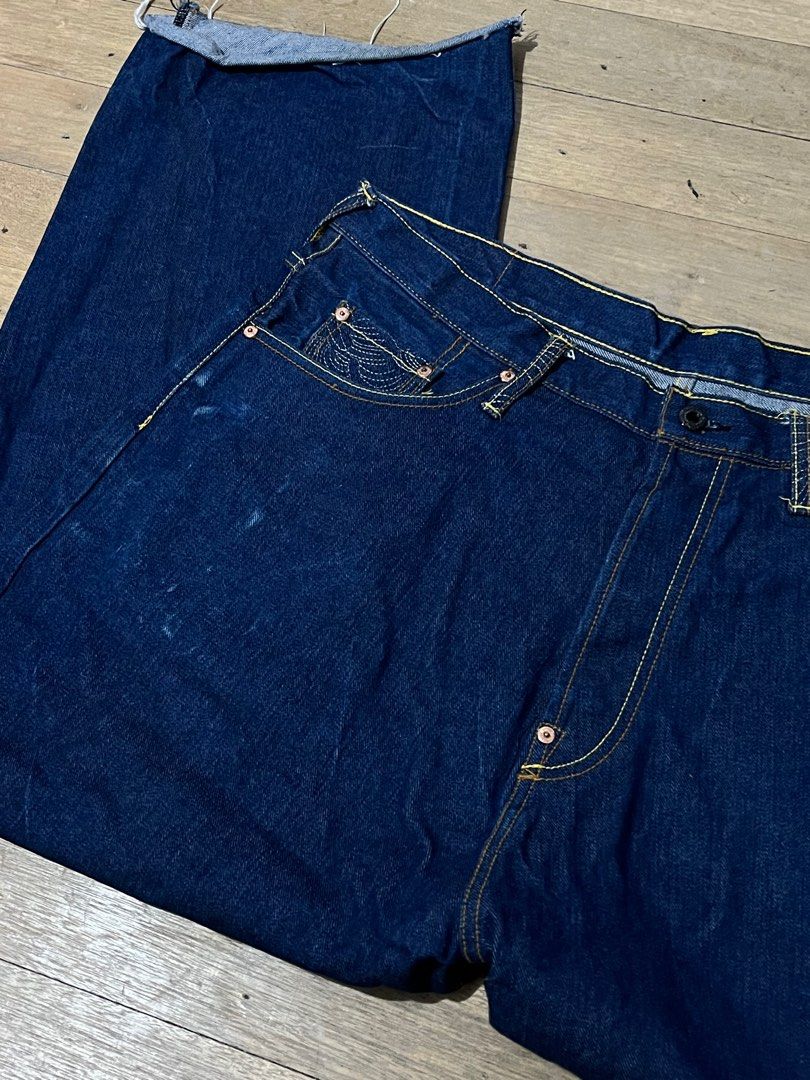 RED MONKEY RMO Martin Ksohoh Samurai Jeans (Category: Jeans) located in Caloocan City. Submitted by christianp02069 (Listing ID 1390934330, Image 3). Description: RED MONKEY RMO Martin Ksohoh Samurai Jeans need stitches on the buttom denim but pretty maintained size(38w).