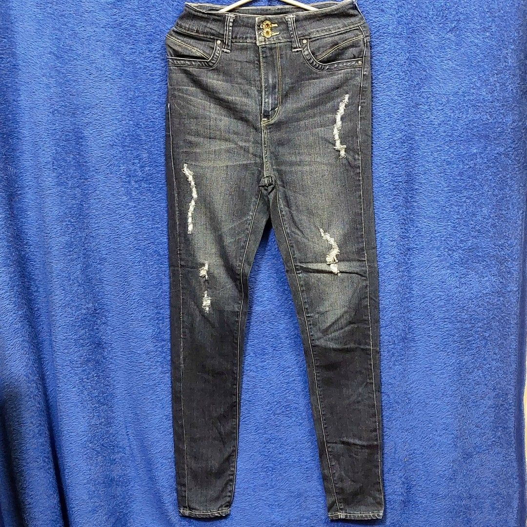 RRJ Black Ripped Jeans (Category: Jeans) located in Quezon City. Submitted by declutterbyyve (Listing ID 1390959757, Image 1). Description: ❣️ Size 25-26 📍Colors may vary due to lighting. 📍What you see is what you get. 📍Feel free to message me if you have any questions. 📍ALSO, NO WHEN WORN!.