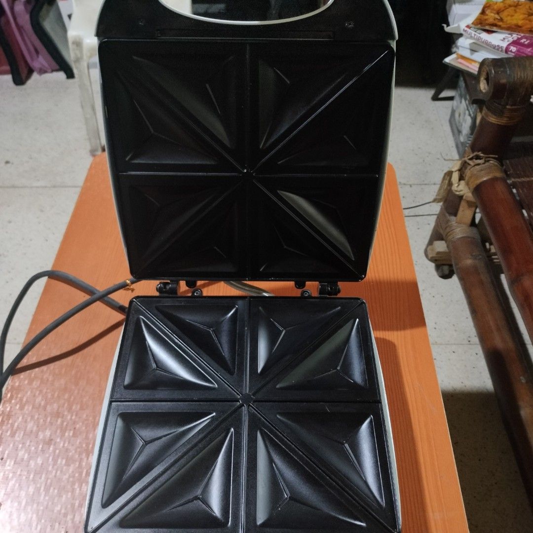 Toaster Griller Sandwich Press (Category: Cookware & Accessories) located in Pasig City. Submitted by hapibibiness (Listing ID 1390891846, Image 3). Description: 🥪✨ Gawin mas madali ang snack time! ✨🥪 With our Sandwich Press, pwede kang gumawa ng crispy, cheesy, at perfect sandwiches in minutes. 🔥👌 ✅ Easy to use ✅ Non-stick surface ✅ Quick & delicious results Perfect for breakfast, baon, or midnight snacks! 🌙💛 Good working condition PLUS!!!