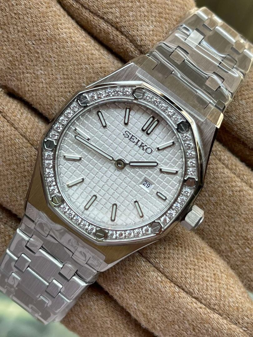 Seiko Mods (Royal Oak/Seiko Tank) (Category: Luxury Watches) located in Valenzuela. Submitted by jedmiguel (Listing ID 1390821361, Image 3). Description: For Sale ‼️ Seiko Mods Royal Oak Blue 💙 White 🤍 Black 🖤 Seiko Tanks For only PHP 7,000 Brandnew & Original • Complete links • Comes with box, paperbag & card ✅ can do shipping ✅ COD OR COP VIA LBC ✅ meetup near me PM for more details Valenzuela/South Caloocan Area DISCLAIMER: We are not affil