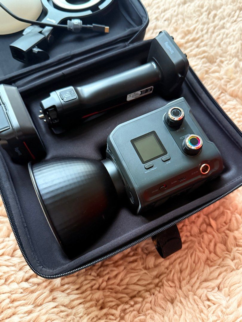 Smallrig RC 100C (Category: Lighting & Studio Equipment) located in Pasig City. Submitted by billtiyu (Listing ID 1390871156, Image 2). Description: Selling my preloved Smallrig 100c kit. Comes with everything except the box. Used it twice only but got my Aputure Storm 80c so letting this go. Inclusions: Light itself Bowens mount adapter Reflector Diffuser Grip V mount battery Usb-c cable Also for sale: RA-F150 Fresnel Lens.