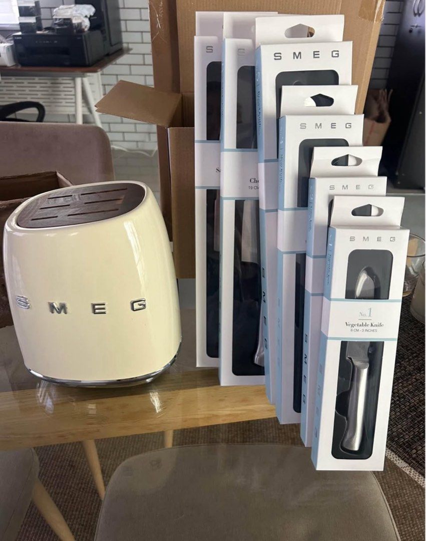 Smeg cream set (Category: Other Kitchen Appliances) located in Manila. Submitted by emiliofper07230 (Listing ID 1390802038, Image 1). Description: .