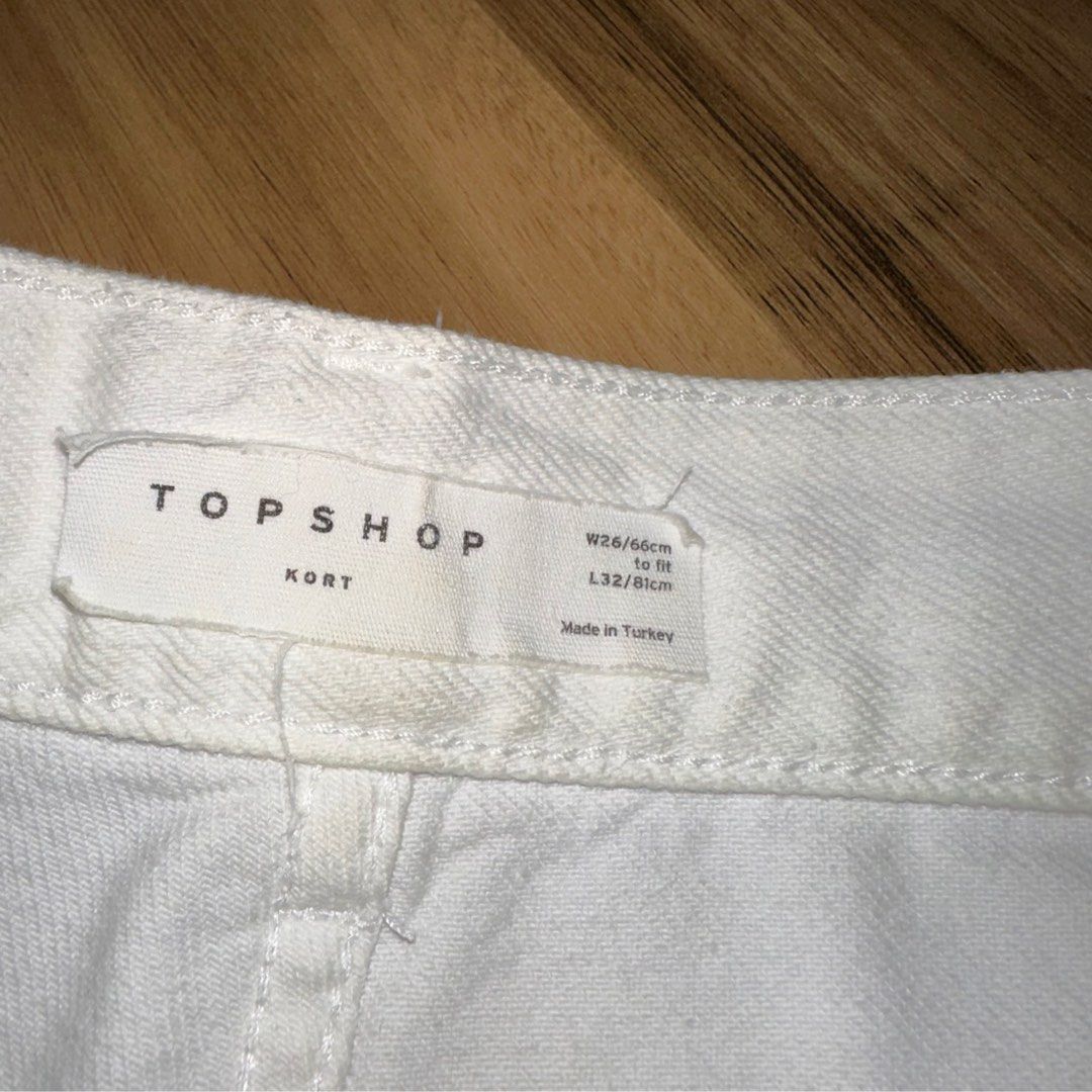 topshop white straight kort jeans (Category: Jeans) located in Tarlac. Submitted by michaelaspreloved__ (Listing ID 1390919585, Image 2). Description: worn twice only 🤍 size 26! bought for 2k+!.