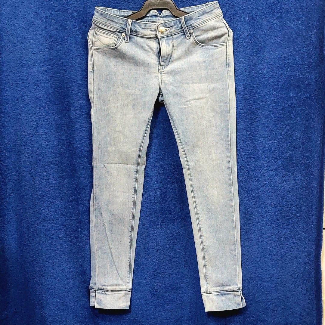 Jag Washed Denim Jeans (Category: Jeans) located in Quezon City. Submitted by declutterbyyve (Listing ID 1390959528, Image 1). Description: ❣️ Size 25-26 📍Colors may vary due to lighting. 📍What you see is what you get. 📍Feel free to message me if you have any questions. 📍ALSO, NO WHEN WORN!.