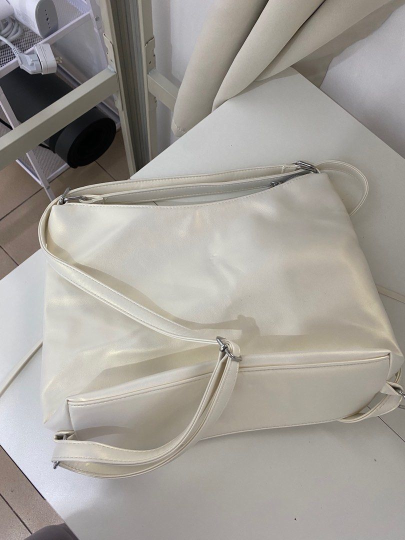 White Shoulder Bag with Bow & Zipper Details (Category: Shoulder Bags) located in Bacoor. Submitted by rainfinds (Listing ID 1390837829, Image 2). Description: Super Cute White Bag 🤍👜 Never used! Perfect if you want to dress cute while still having plenty of storage space. ✨ The black stains are just from storage and can be removed. RFS: Not my style..