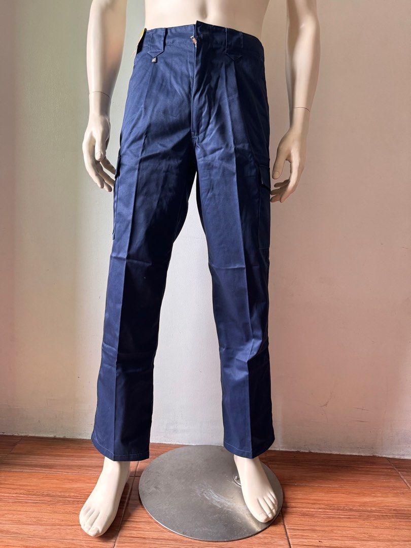 Workwear-style Cargo Pants ( Japan Made) (Category: Jeans) located in Makati City. Submitted by thiftdirection (Listing ID 1390849232, Image 1). Description: Workwear-style Cargo Pants ( Japan Made) Grab this durable and practical Work-wear style cargo pants. Featuring its straight-cut design with multiple utility side pockets including buttoned back pockets. Made with sturdy fabric for everyday use. May it be for fashion, work or outdoor activit