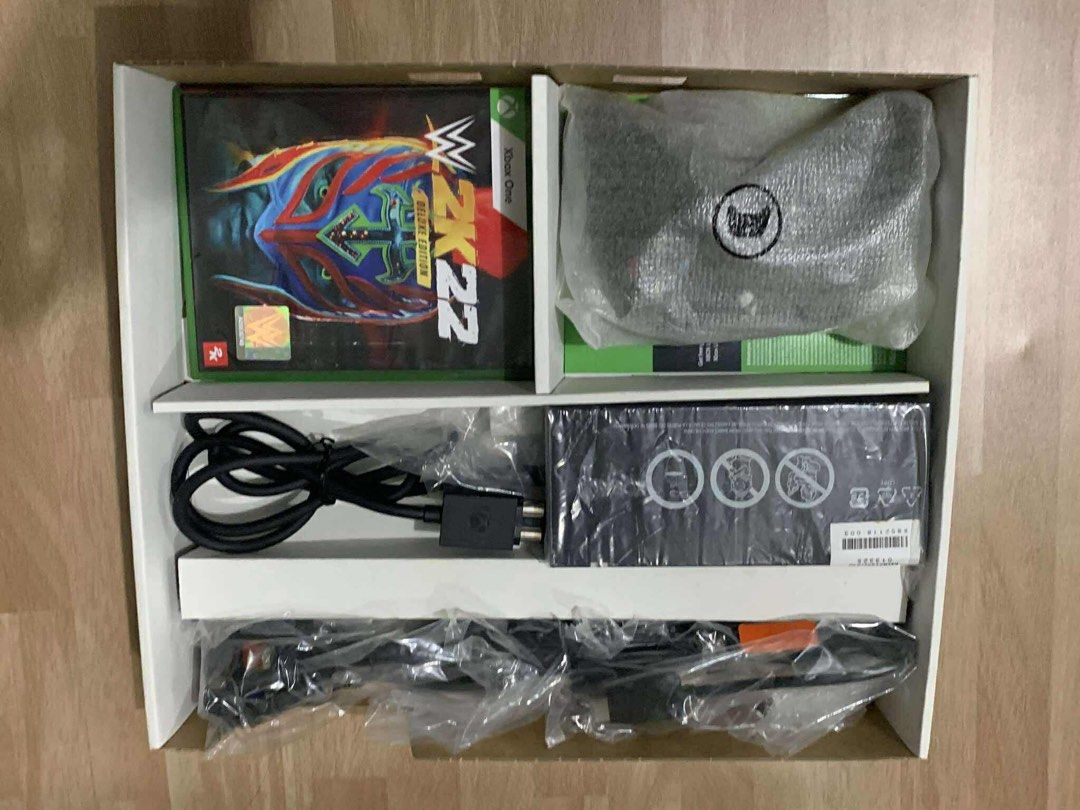 XBOX ONE 500GB (Category: Xbox) located in Manila. Submitted by johnmatthewgranadoz-36556 (Listing ID 1390947658, Image 2). Description: FS Xbox One 500Gb Complete Set❗️ w/ free wwe 2k22 Price: Php 4,500 Loc: Tondo, Manila.
