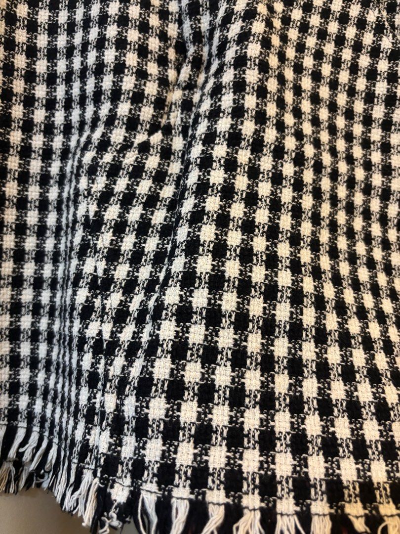 Zara b&w tweed skirt (Category: Skirts) located in San Juan City. Submitted by mrbbs (Listing ID 1390937579, Image 2). Description: No issues, slightly used measurements Waist 15” length 15”.
