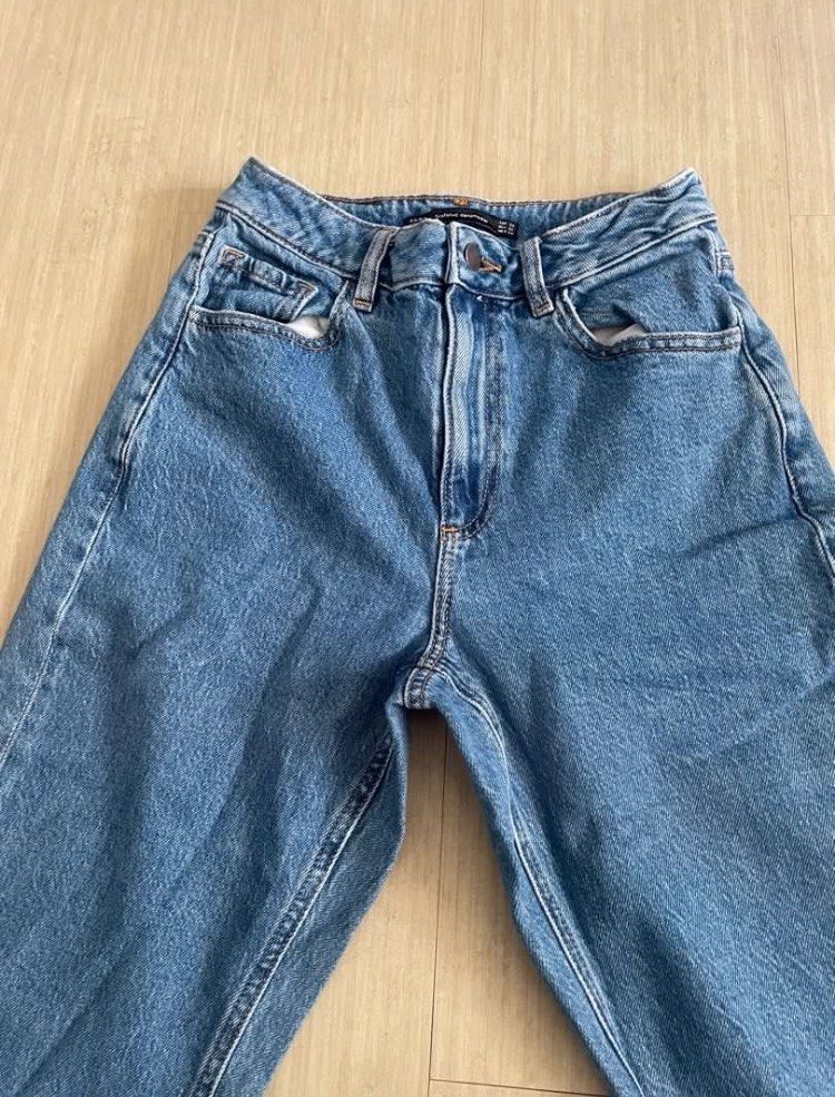 Zara Mom Jeans (Size 24) (Category: Jeans) located in Bacoor. Submitted by rainfinds (Listing ID 1390881187, Image 2). Description: Lightly used, no flaws! 10/10 in both color and condition. Perfect for daily wear and easy to style. ✨ Size: Fits 24–25 waistline RFS: A bit big on me .