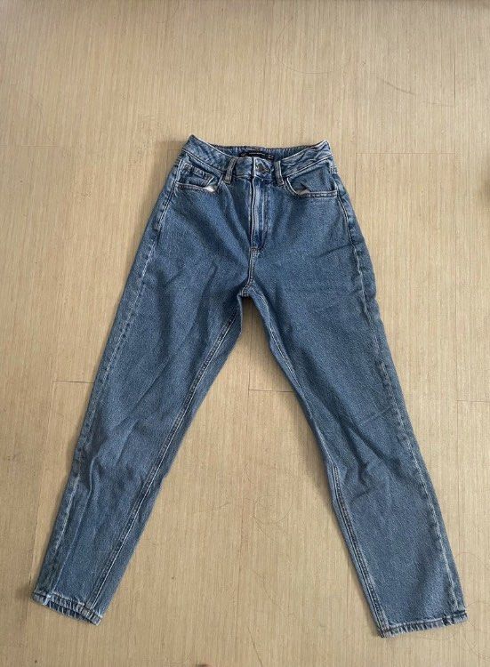Zara Mom Jeans (Size 24) (Category: Jeans) located in Bacoor. Submitted by rainfinds (Listing ID 1390881187, Image 1). Description: Lightly used, no flaws! 10/10 in both color and condition. Perfect for daily wear and easy to style. ✨ Size: Fits 24–25 waistline RFS: A bit big on me .