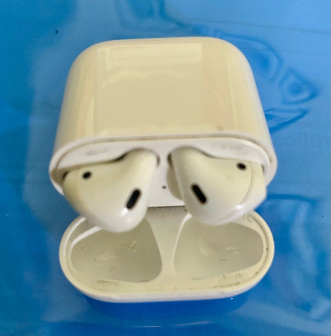1st Generation Apple Airpods (Charging Case) (Category: Headphones & Headsets) located in Mandaluyong City. Submitted by knix01 (Listing ID 1391075981, Image 1). Description: - Selling my 1st generation Apple Airpods Charging Case (Very Functional) - Left Buds Working, Right Buds (Not Working) just included both - I can include the box for authenticity - Negotiable .