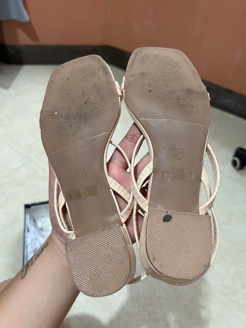ANDI BY OUTLAND (Category: Flats & Sandals) located in Cainta. Submitted by lerlainee (Listing ID 1391124894, Image 3). Description: Used once for a company event. Rfs: Wala na rin pag gagamitan. .
