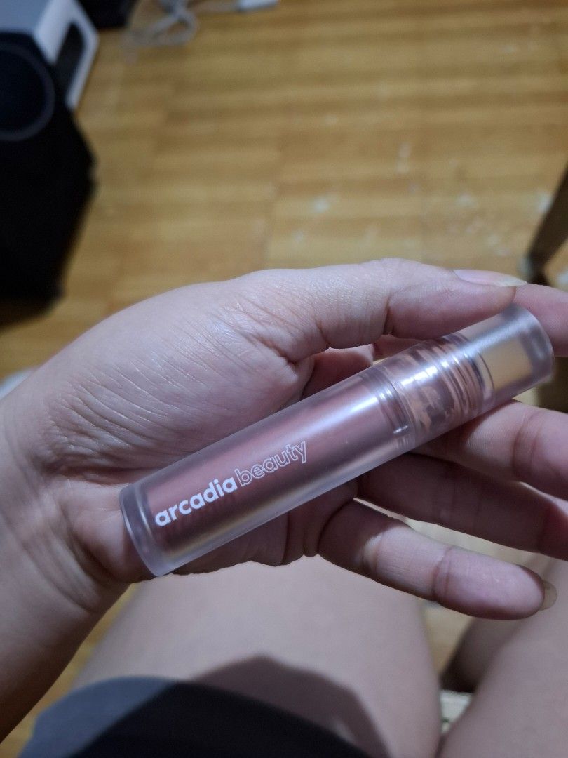 Arcadia Beauty Felicity (Category: Makeup) located in Quezon City. Submitted by jdcaranguian (Listing ID 1390974256, Image 2). Description: this is almost new. twice used. super nice ng shade di lang ako sanay more on dark shade kasi ako nacurious lang ako sa new shade pero worth the hype sya. novaliches.