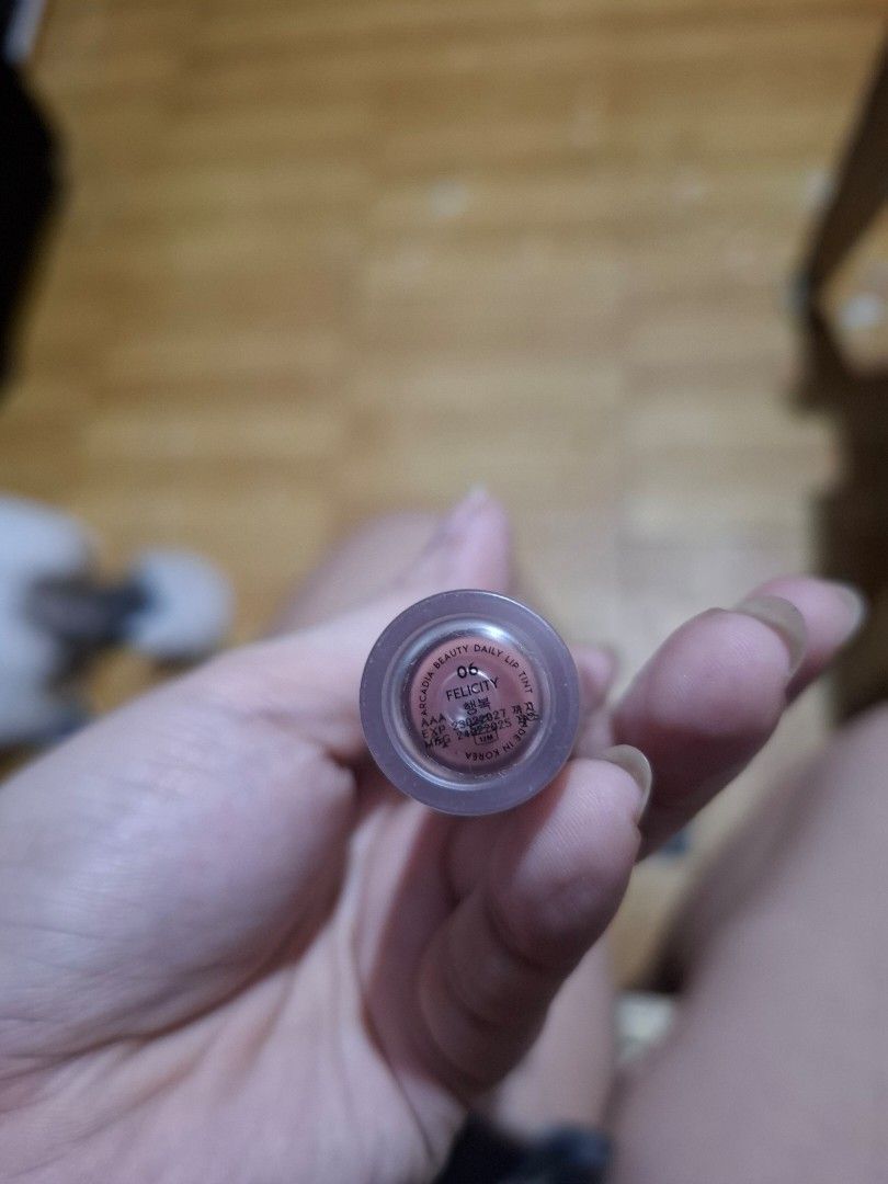 Arcadia Beauty Felicity (Category: Makeup) located in Quezon City. Submitted by jdcaranguian (Listing ID 1390974256, Image 3). Description: this is almost new. twice used. super nice ng shade di lang ako sanay more on dark shade kasi ako nacurious lang ako sa new shade pero worth the hype sya. novaliches.