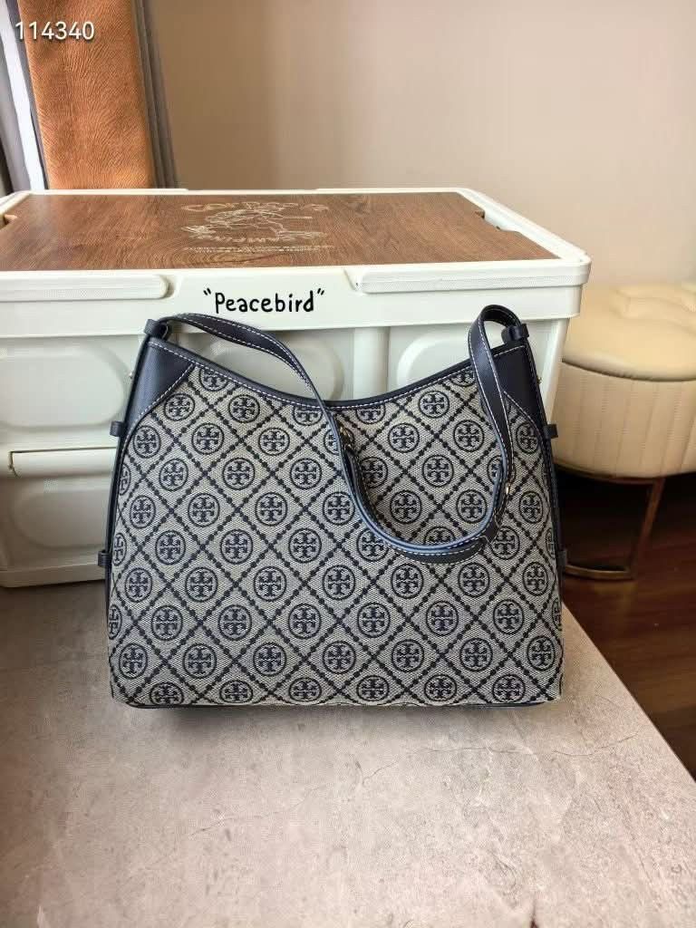 Authentic Tory Burch Shoulder Bag (Category: Luxury Bags & Wallets) located in Santa Cruz. Submitted by janelovebagswatchesshoesph (Listing ID 1391068822, Image 1). Description: .