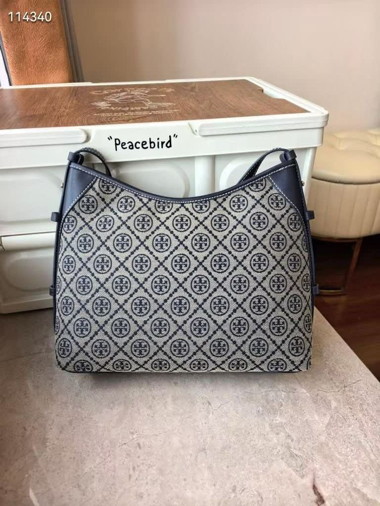 Authentic Tory Burch Shoulder Bag (Category: Luxury Bags & Wallets) located in Santa Cruz. Submitted by janelovebagswatchesshoesph (Listing ID 1391068822, Image 2). Description: .