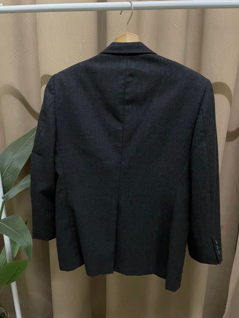 Black Jacket (Category: Coats, Jackets and Outerwear) located in Kepala Batas. Submitted by srprelav (Listing ID 1391016294, Image 2). Description: Unisex jacket. Nak letgo sebab tak guna..nak clear wadrobe🥰 Pm for more photos/details Not for a fussy buyer Online transfer only ✅ No return/refund/joy/lowballer ❌ Meet up Kepala Batas/ by postage ✅.