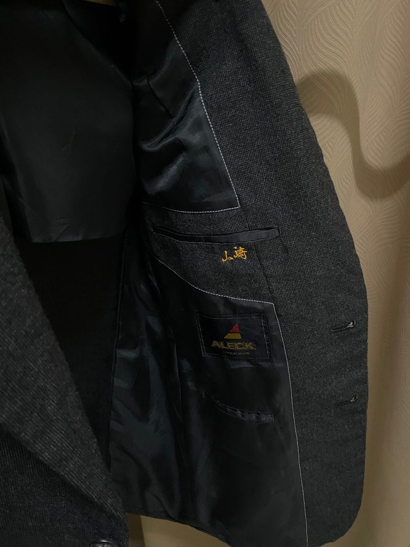 Black Jacket (Category: Coats, Jackets and Outerwear) located in Kepala Batas. Submitted by srprelav (Listing ID 1391016294, Image 3). Description: Unisex jacket. Nak letgo sebab tak guna..nak clear wadrobe🥰 Pm for more photos/details Not for a fussy buyer Online transfer only ✅ No return/refund/joy/lowballer ❌ Meet up Kepala Batas/ by postage ✅.