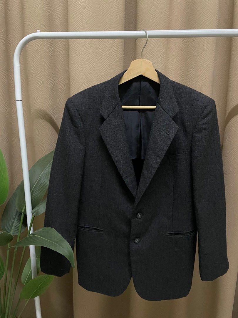 Black Jacket (Category: Coats, Jackets and Outerwear) located in Kepala Batas. Submitted by srprelav (Listing ID 1391016294, Image 1). Description: Unisex jacket. Nak letgo sebab tak guna..nak clear wadrobe🥰 Pm for more photos/details Not for a fussy buyer Online transfer only ✅ No return/refund/joy/lowballer ❌ Meet up Kepala Batas/ by postage ✅.
