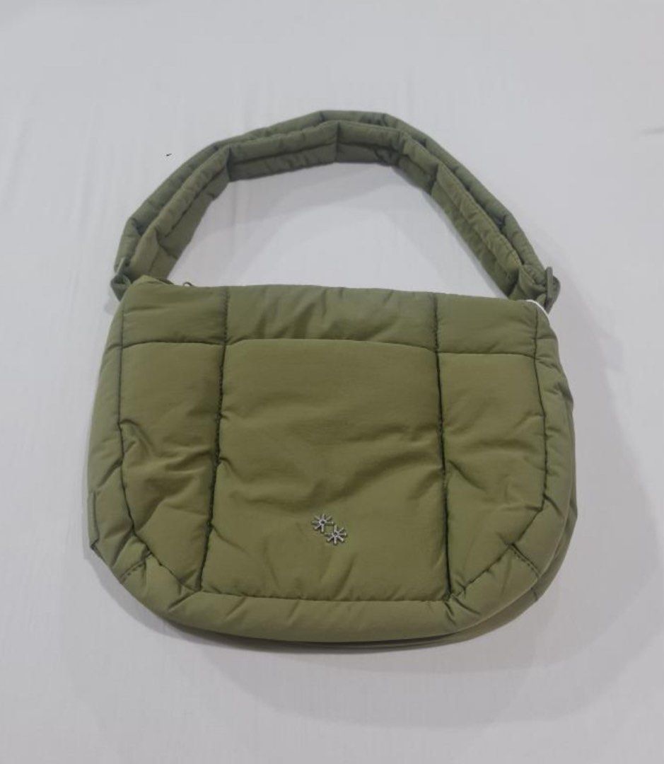 Brand New Authentic Paper Bunny Puffer Swing (Category: Cross-body Bags) located in Quezon City. Submitted by anneh13 (Listing ID 1391091328, Image 1). Description: Brand new with tags Perfect condition Not used Color: Gloss Soldier Bought in SG. Selling for less than cost Rfs: decluttering Ships from libis qc.