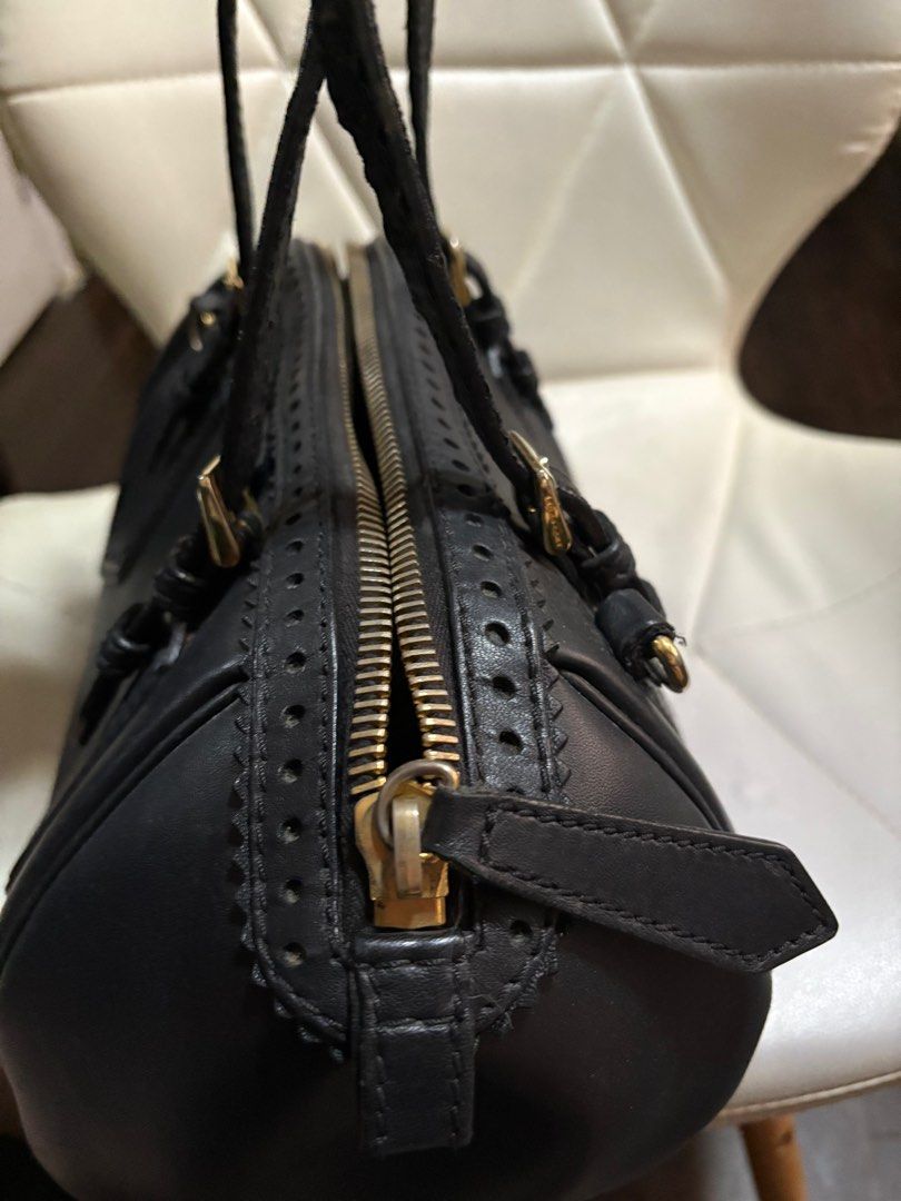 Authentic Burberry Black Leather Bridle brogue Bag (Category: Luxury Bags & Wallets) located in Cavite. Submitted by cbmae (Listing ID 1389827784, Image 3). Description: very well used, minimal signs of use, with original strap.