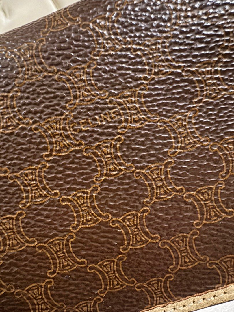 Authentic Celine long wallet (Category: Luxury Bags & Wallets) located in Cavite. Submitted by cbmae (Listing ID 1390964283, Image 3). Description: Vintage Celine long wallet.