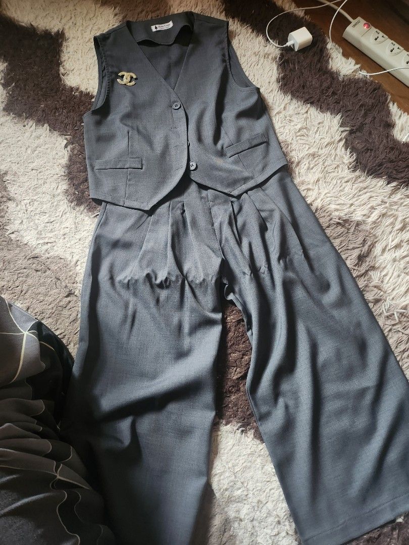 Coords pants (Category: Sets & Coordinates) located in Quezon City. Submitted by xtinemaye (Listing ID 1391013485, Image 3). Description: coords pants super good cond 10/10 worn once lng best fit small to medium pa square pants sya RFS: Decluttering.