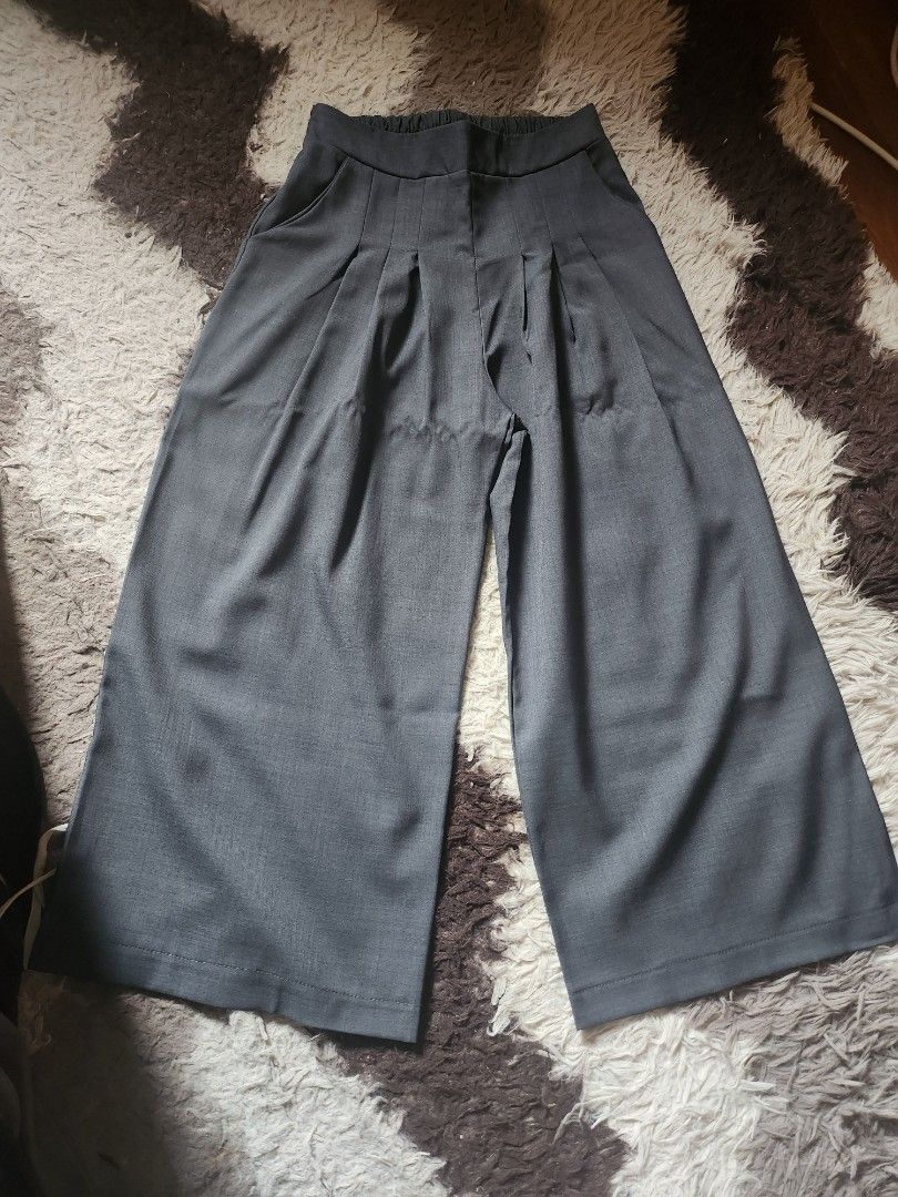 Coords pants (Category: Sets & Coordinates) located in Quezon City. Submitted by xtinemaye (Listing ID 1391013485, Image 1). Description: coords pants super good cond 10/10 worn once lng best fit small to medium pa square pants sya RFS: Decluttering.