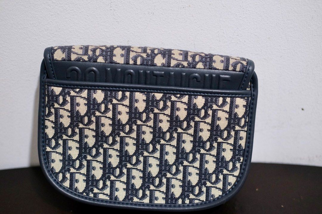 Dior Oblique Bobby Crossbody (Category: Luxury Bags & Wallets) located in Mandaluyong City. Submitted by bolsabellaph (Listing ID 1391123652, Image 2). Description: D!0r Oblique Bobby Crossbody --- Preloved 9/10 MINE P12,500 STEAL P13,500 GRAB P15,000.